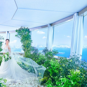 地上100m・360°横浜の絶景に囲まれる展望フロアでのセレモニー|MARINE TOWER WEDDING（マリンタワー ウエディング）の写真(42045105)