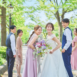 山下公園にほど近く、緑に囲まれたロケーションフォトも素敵|MARINE TOWER WEDDING（マリンタワー ウエディング）の写真(42045093)