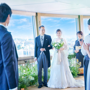 【展望フロア】港町を見守る「恋人の聖地」横浜マリンタワー|MARINE TOWER WEDDING（マリンタワー ウエディング）の写真(29913145)