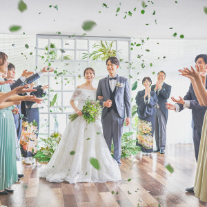 【チャペル】ウッドのあたたかみを感じる|MARINE TOWER WEDDING（マリンタワー ウエディング）の写真(42043929)