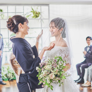 温かな光に包まれアットホームな雰囲気に|MARINE TOWER WEDDING（マリンタワー ウエディング）の写真(49769134)