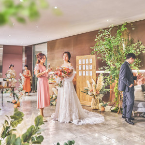 【ロビー】フロア貸切なので装飾も自由に|MARINE TOWER WEDDING（マリンタワー ウエディング）の写真(42044925)