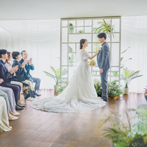 【チャペル】優しくアットホームな雰囲気|MARINE TOWER WEDDING（マリンタワー ウエディング）の写真(42043928)