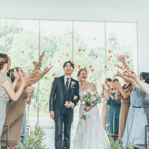 フラワーシャワーやリーフシャワーの演出も|しまなみの杜リゾートの写真(54121520)