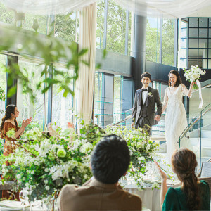 天高とオープンテラス付きの開放感溢れるレストラン。|MAISON 8（メゾンエイト）の写真(53934264)