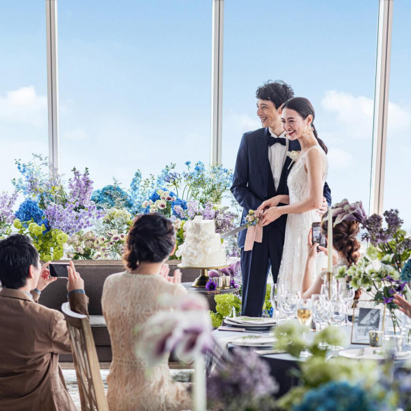 都会の中心にありながらも、その喧騒から離れた地上180mの最上階で誓う天空ステージ。