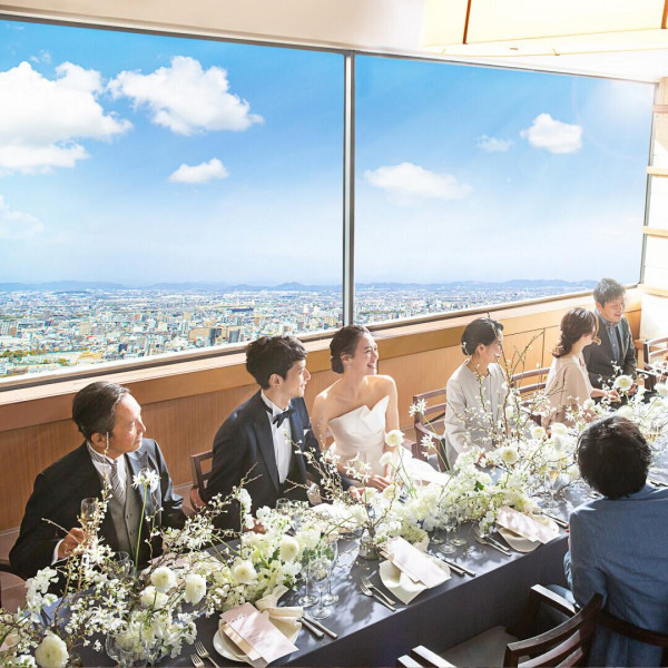 始まりの日に相応しい1から創るフルオーダーメイド料理が好評。名古屋で愛され続けたレストランのひとつ。