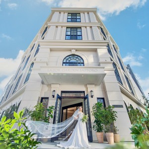 美しい自然がそばに。光、緑、風の中で、自然体の二人を写す。フォトスポット|LAZOR GARDEN SAPPOROの写真(54073226)