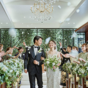 【初見学で最大100万円特典】人気の緑チャペル×ドレス*和牛試食