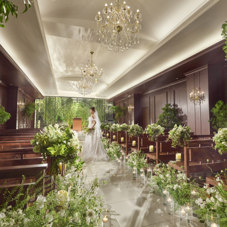 木のぬくもりと緑を感じる4階チャペル