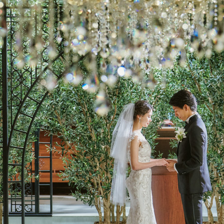 生涯を誓うにふさわしいナチュラルモダンなガーデンチャペルで行うセレモニー