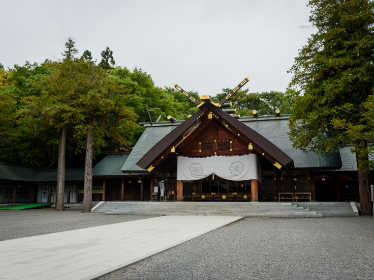 北海道神宮そばにあるので、和装での神前式後にパーティが可能
