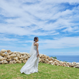 ガーデンに出て海を眺めて過ごすお写真も記念に|サザンチャペル/KIRANAH RESORT(キラナリゾート)沖縄の写真(32686794)