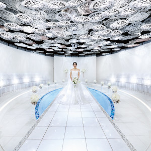 扉を開くと現れるのはクリアに煌めく白の世界。透明感がモダンな建築美を一層輝かせます。|ART HOTEL NARITA（アートホテル成田）の写真(55427899)