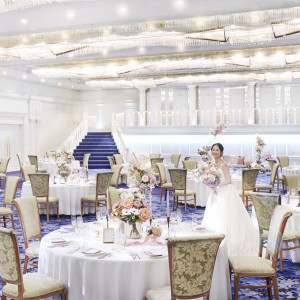 淡い色調を重ねたピンクのアレンジは、訪れる人を優しい気持ちにしてくれます。|ART HOTEL NARITA(アートホテル成田)の写真(55427993)