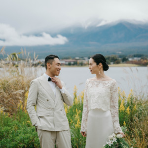 自然の中でこそ映える、シンプルで美しいふたり。|wedding norm.の写真(49039159)