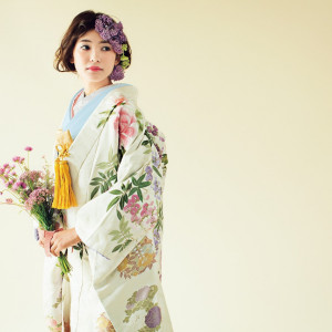 淡い色味の色打掛は花嫁様を柔らかい雰囲気に仕上げます。|長良川清流ホテルの写真(24755206)
