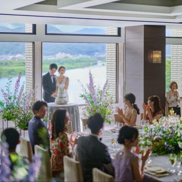 自然光に包まれた、温もりあふれる特別なパーティーを。