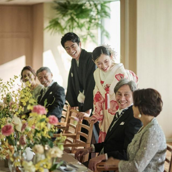 親族との時間もゆったり確保。親御様との朝食から始まる1日は、贅沢で心温まるひとときとして大好評。