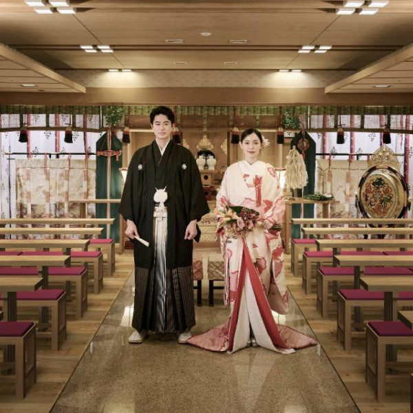 伝統の和婚スタイルが人気！館内神殿ならお天気に左右されず挙式ができる。
