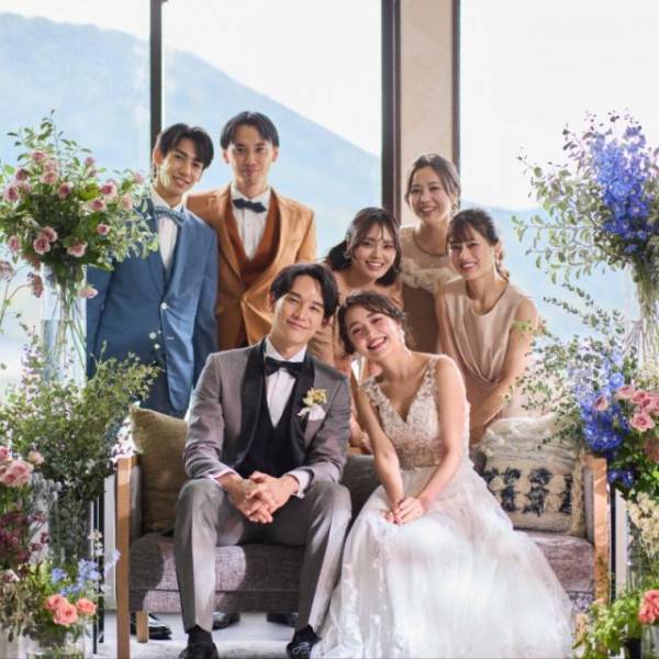 自然光が降り注ぐ明るい空間で、大切なゲストと心温まるひとときを。