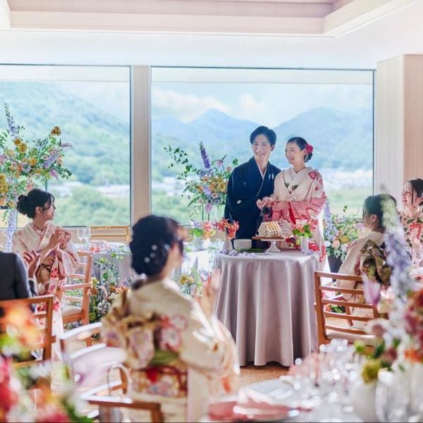 紅葉に映える和装で、季節感あふれる美しい結婚式を。