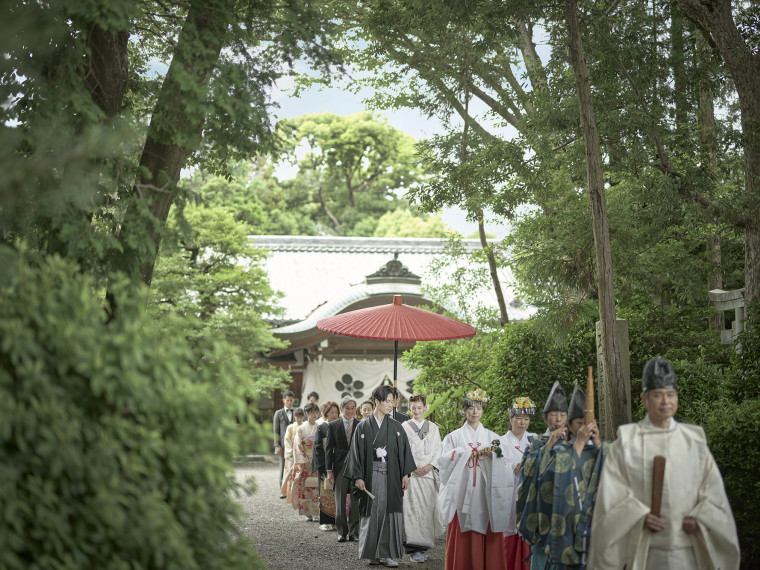 館内神殿で執り行われる神前式。家族の契りをここで