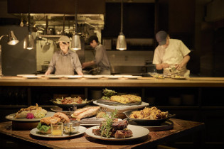 オリジナル料理でのおもてなしも|CEDAR THE CHOP HOUSE & BAR（セダー ザ チョップハウスアンドバー）の写真(56583955)