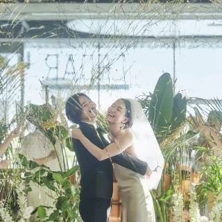 公式サイト限定【25年9月迄の結婚式で】ドレスや写真、記録映像、WDケーキなど最大120万円OFF！
