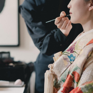 専属のヘアメイクアップアーティストが婚礼当日まで一貫して担当。花嫁様は安心して最高の状態で特別な一日を迎えることができます。|イノベーティブ・フレンチ ワタハン by Furuyu Onsen ONCRIの写真(55991637)