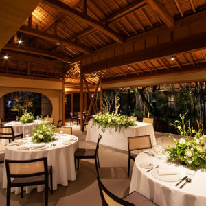 ナイトウェディングではライトアップされた庭園をお楽しみいただけます。|イノベーティブ・フレンチ ワタハン by Furuyu Onsen ONCRIの写真(55311877)