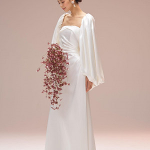 かわいらしい印象でありながらもデコルテを美しく強調するスタイルはフェイスラインを綺麗に見せてくれます|イノベーティブ・フレンチ ワタハン by Furuyu Onsen ONCRIの写真(56374469)