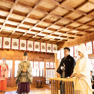 日本の美しい伝統に触れる、神社での誓い