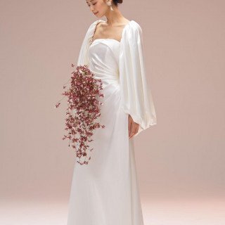 かわいらしい印象でありながらもデコルテを美しく強調するスタイルはフェイスラインを綺麗に見せてくれます