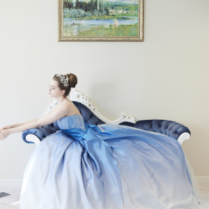 絵画のようなブルーグラデーションドレス|シャトー・ドゥ・フェリシオンの写真(28033308)