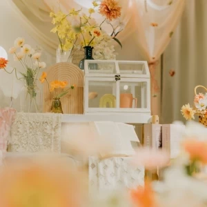 韓国インテリアと色とりどりのお花を使った高砂はこだわりのひとつ|Wedding Space Lover’s Mahalo（ラバーズ マハロ）の写真(48225497)