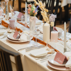 テーブルコーディネートも会場のイメージに合わせて♪|Wedding Space Lover’s Mahalo（ラバーズ マハロ）の写真(34574407)
