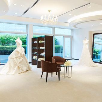 【Micie./東京・元麻布】
閑静な住宅街に佇む隠れ家サロン。自然光が差し込む上質空間。