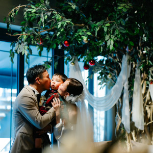 【レストラン内】シンボルツリーの下で誓うセレモニー|GRIGLIA Pagina（グリリアパージナ）の写真(56673983)