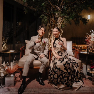 ベロアの個性溢れるカジュアルスタイルのドレス