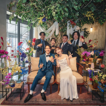 リラックスして過ごせる空間だからこそ、自然にゲストが集まるメインコーディネイト