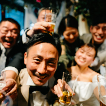 おふたりのまわりには大切なゲストが溢れる空間