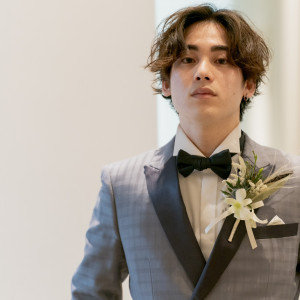 新郎様の当日のお支度もおまかせください。ヘアセットやメイクで写真映えもUP↑|Apartment2c weddingの写真(51361100)