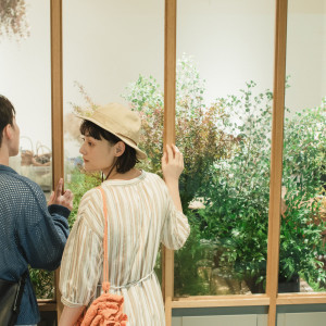 館内にはフラワーショップがあり、直接お花に関してご相談いただけます！|Apartment2c weddingの写真(26354270)