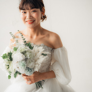 ホワイト×グリーンのブーケはウエディングドレスにピッタリ♪|Apartment2c weddingの写真(51059180)