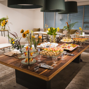 料理も装花も映えるナチュラルなパーティー会場！|Apartment2c weddingの写真(51059232)