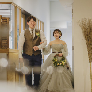 イメージを新たにカラードレスで入場|Apartment2c weddingの写真(49968049)