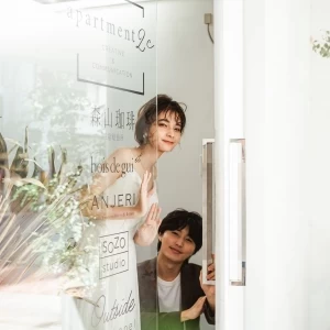入りやすい雰囲気のApartment2c のエントランス。白い扉からお入りくださいね☆|Apartment2c weddingの写真(26349190)