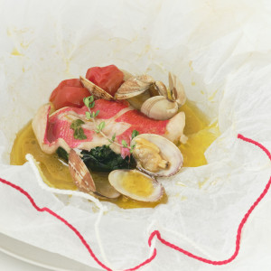 新作パーティお料理「鯛の紅白包み」高級感のある一品はいかがでしょうか？|Apartment2c weddingの写真(30783691)