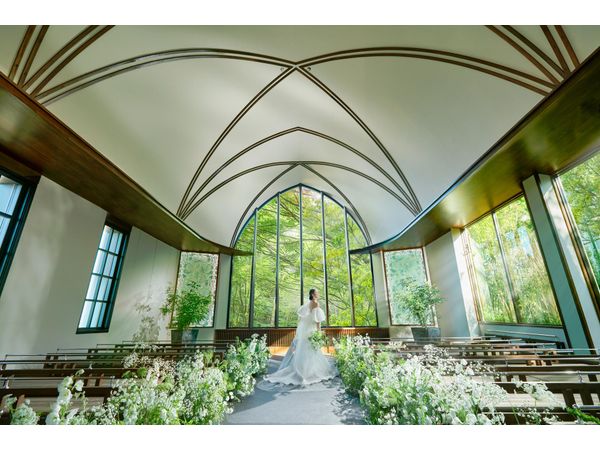 Hilltop Resort YAMANOUE (ヒルトップリゾート ヤマノウエ)の静寂の森に包まれる「山の上チャペル」の写真（3枚目）